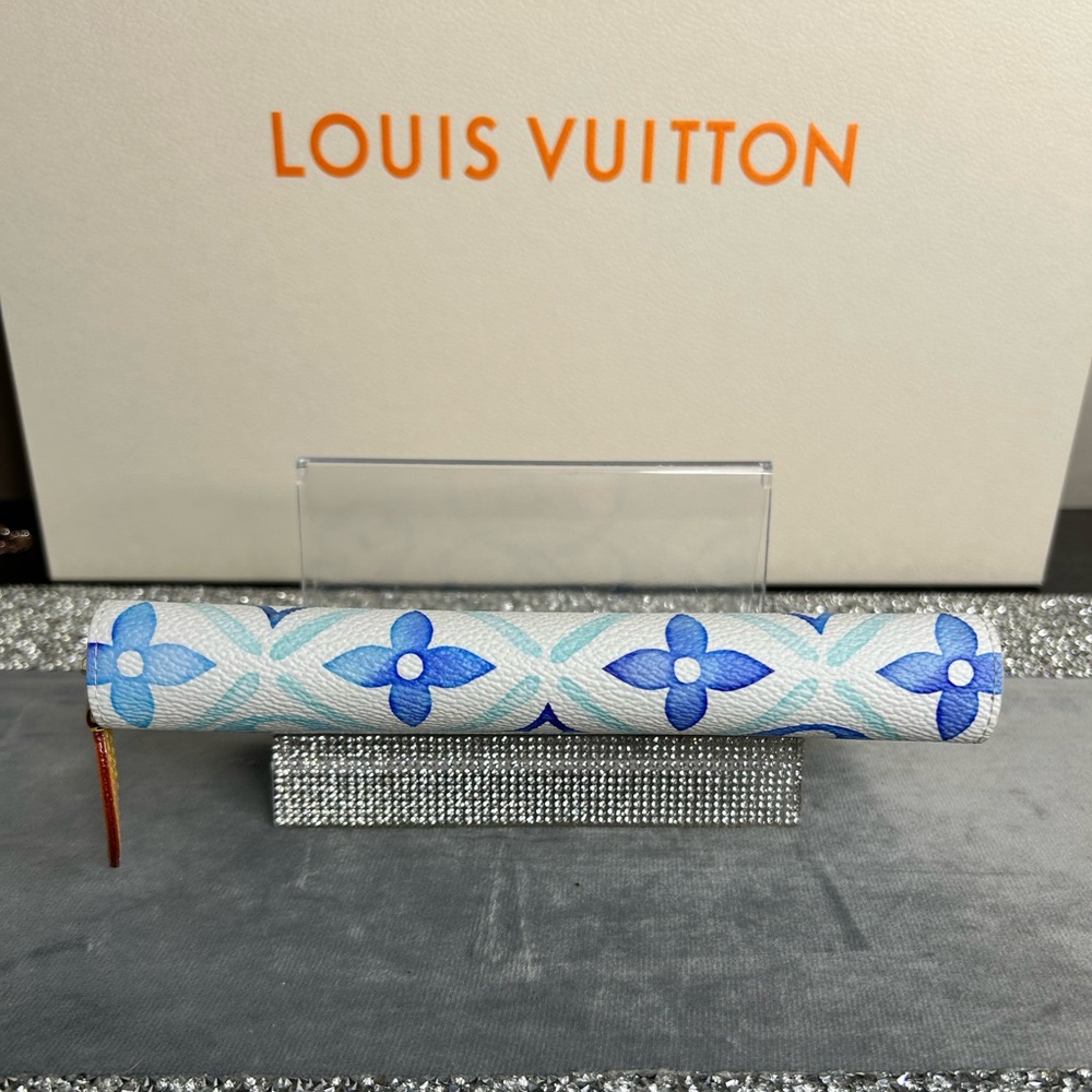 Louis Vuitton By The Pool On The Go MM Tote and Zippy Wallet Lagoon Blue Set - Picture 9 of 16